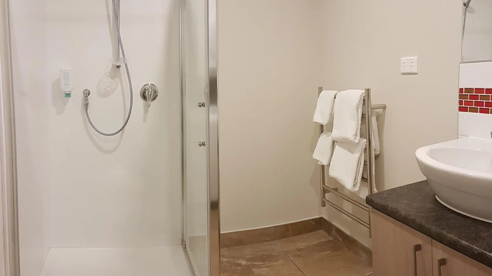 Ramada Suites By Wyndham Christchurch City Aparthotel
