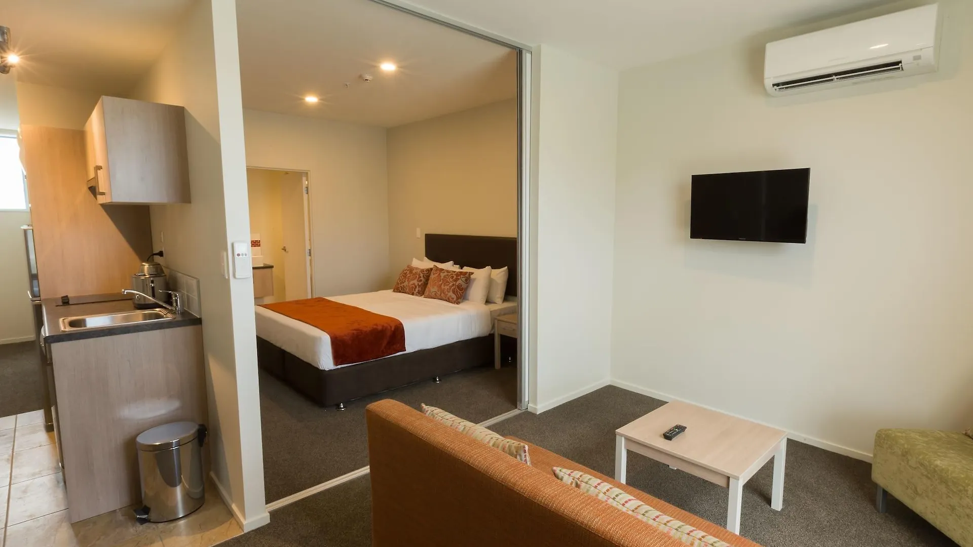 Ramada Suites By Wyndham Christchurch City Aparthotel