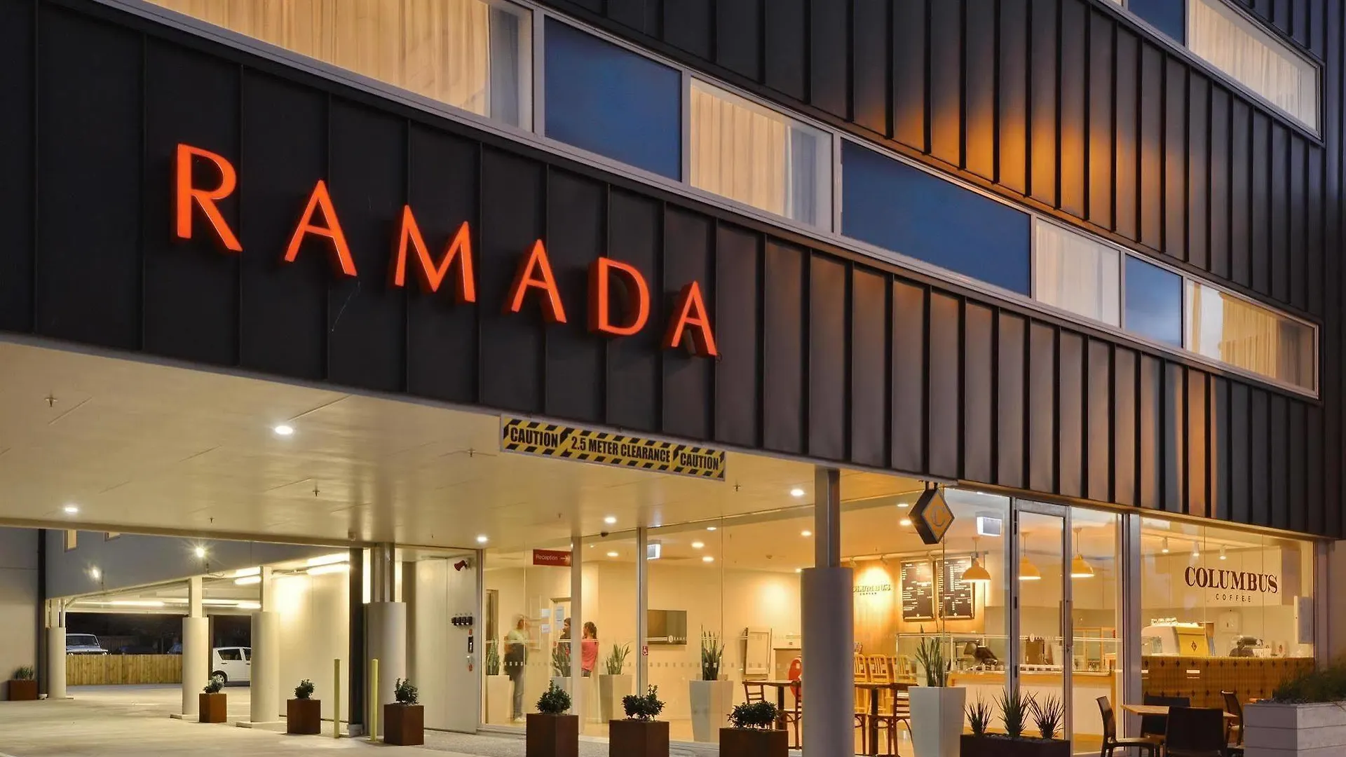Ramada Suites By Wyndham Christchurch City 4*,